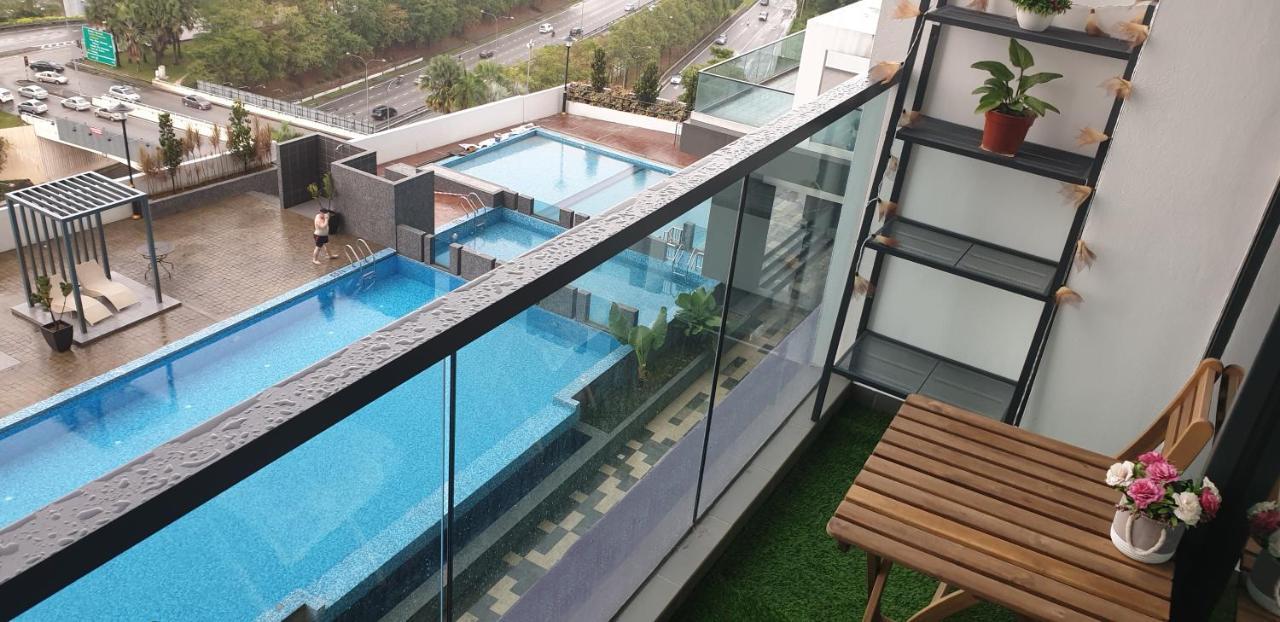 Mlh Deluxe Studio Suites @ Landmark Residence Черас Экстерьер фото